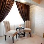 Private Jacuzzi Apartment W/ Parking Spot