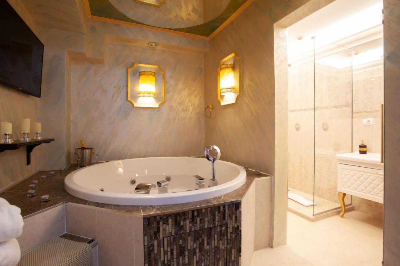 Private Jacuzzi W/ Parking Spot *
